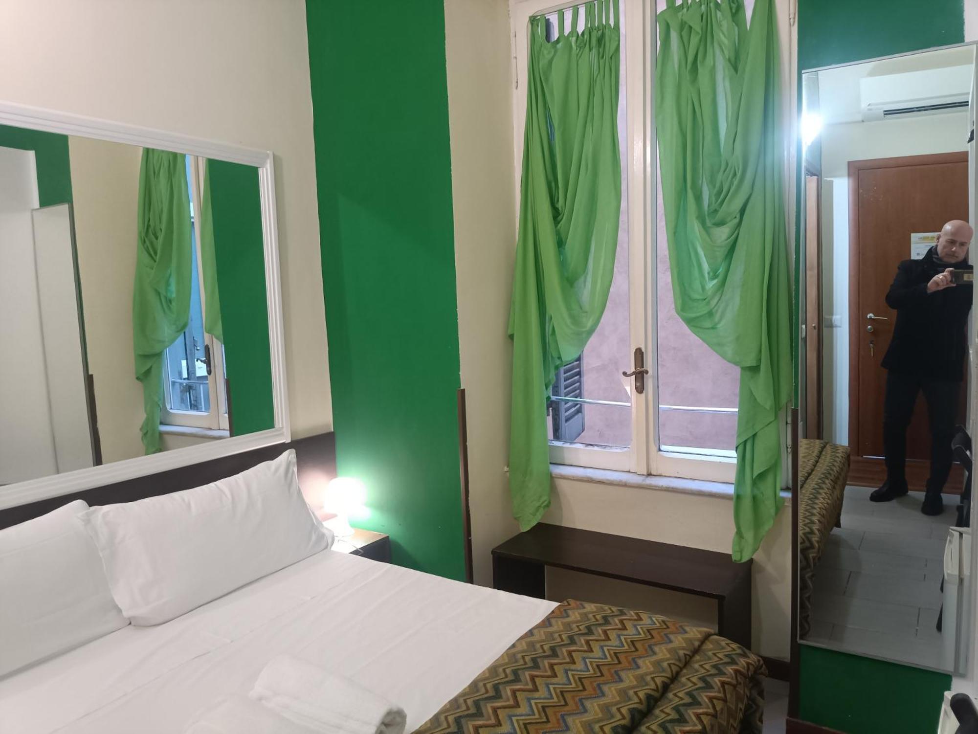 Enjoy Roma Bed & Breakfast ภายนอก รูปภาพ