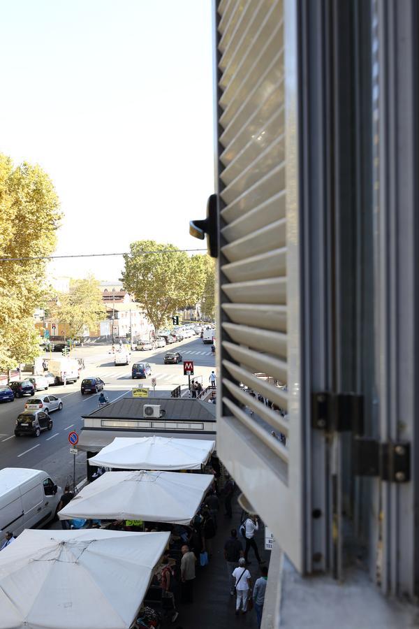 Enjoy Roma Bed & Breakfast ภายนอก รูปภาพ