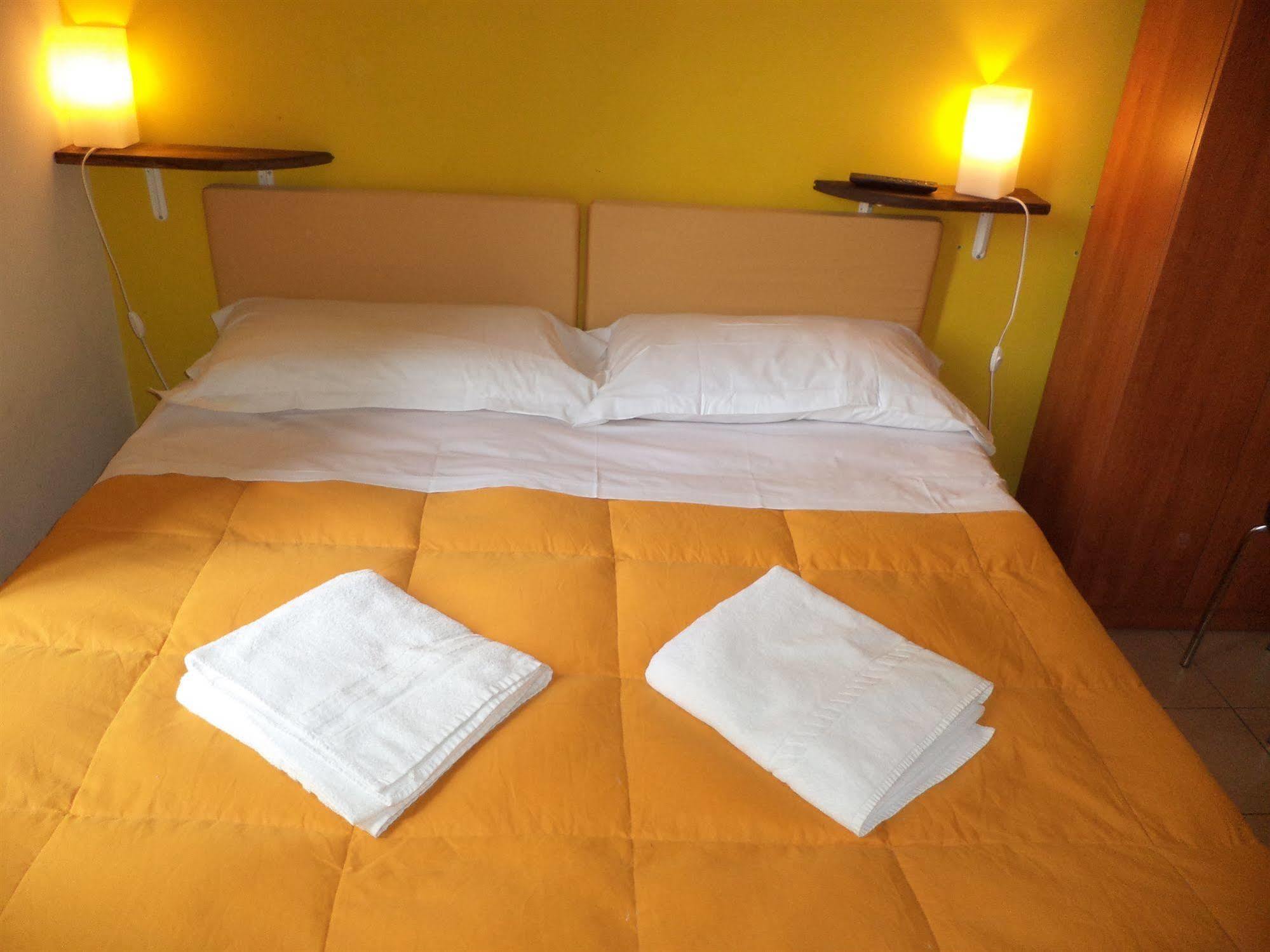 Enjoy Roma Bed & Breakfast ภายนอก รูปภาพ