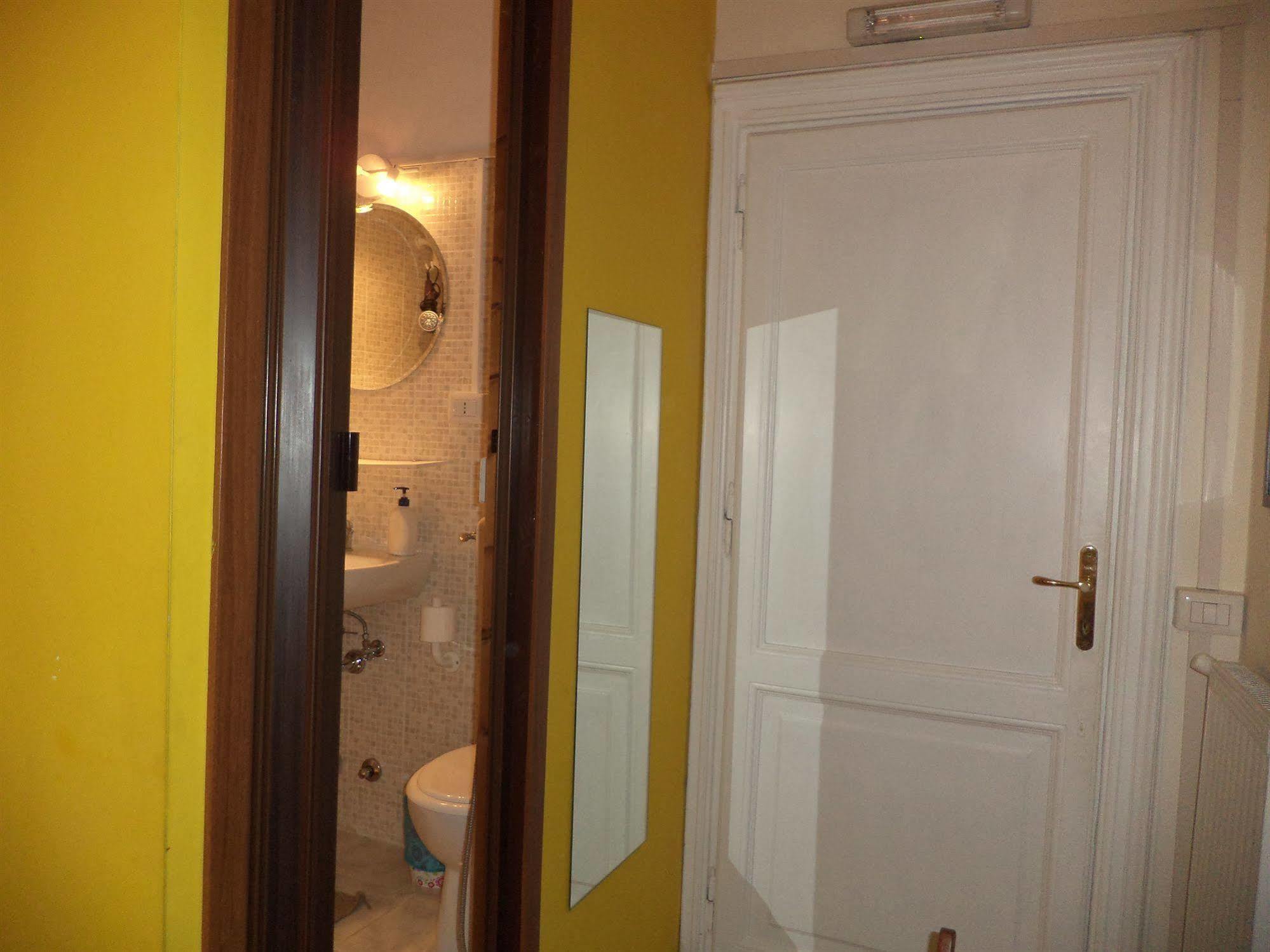Enjoy Roma Bed & Breakfast ภายนอก รูปภาพ
