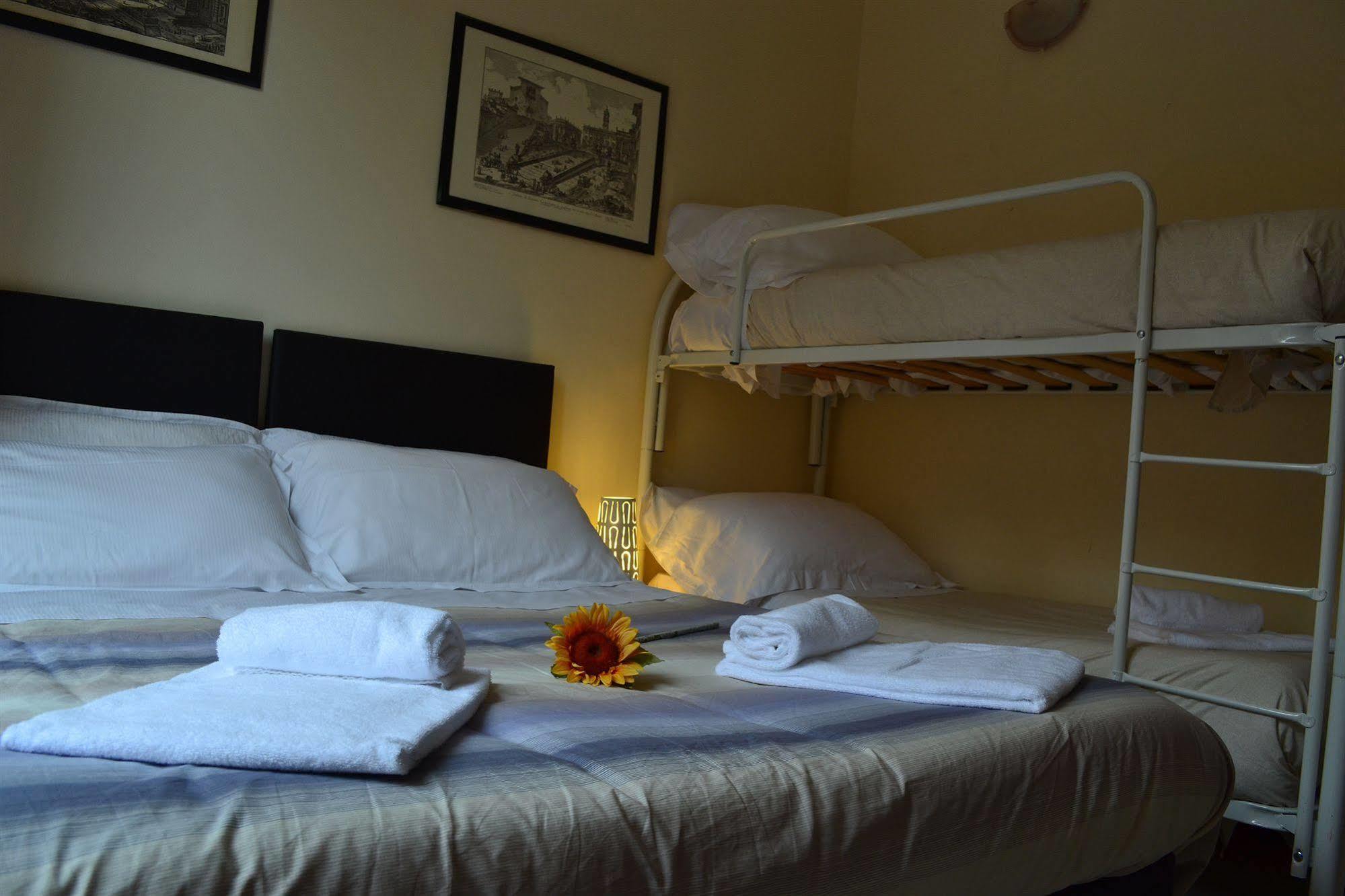 Enjoy Roma Bed & Breakfast ภายนอก รูปภาพ