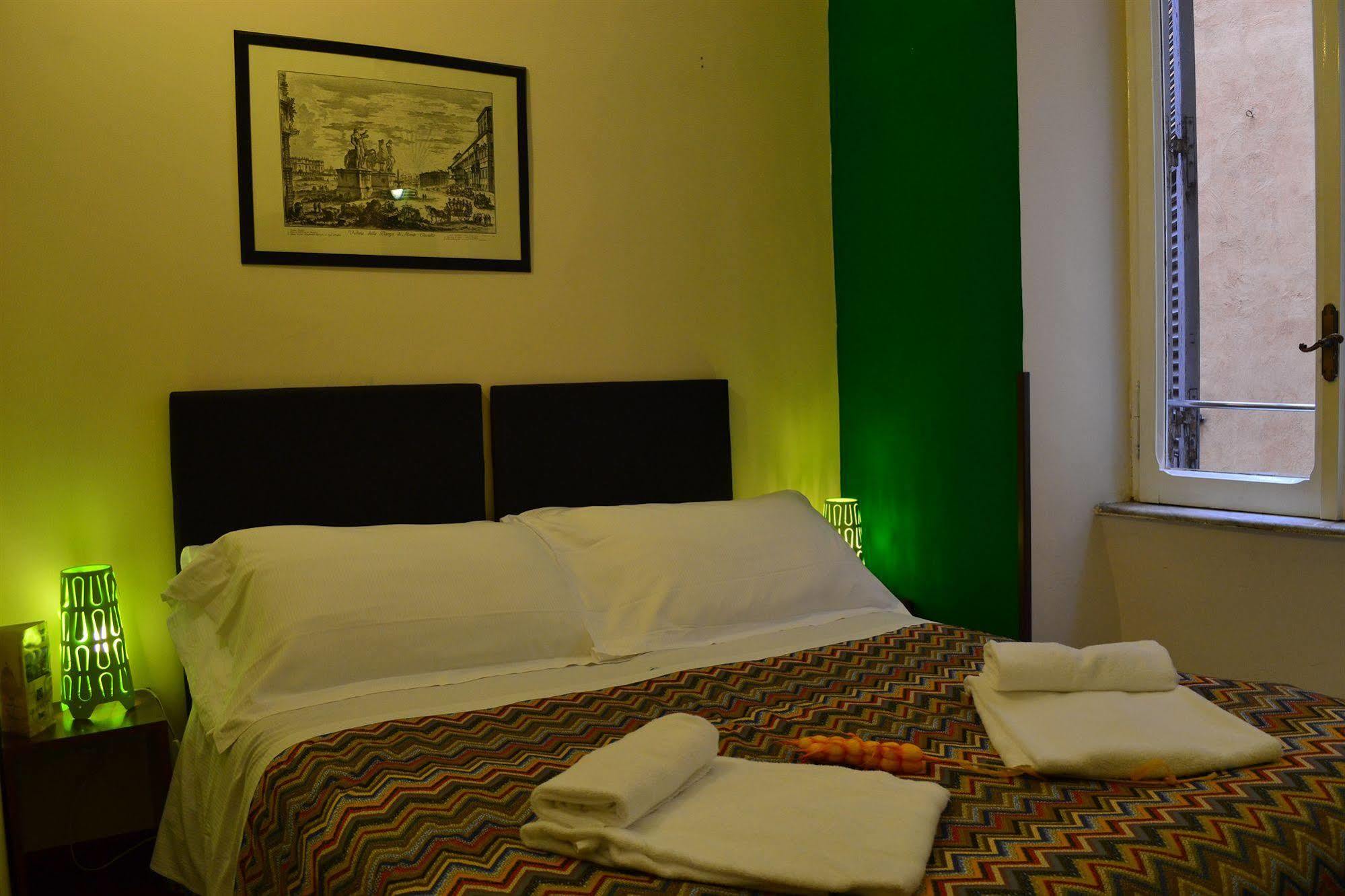 Enjoy Roma Bed & Breakfast ภายนอก รูปภาพ