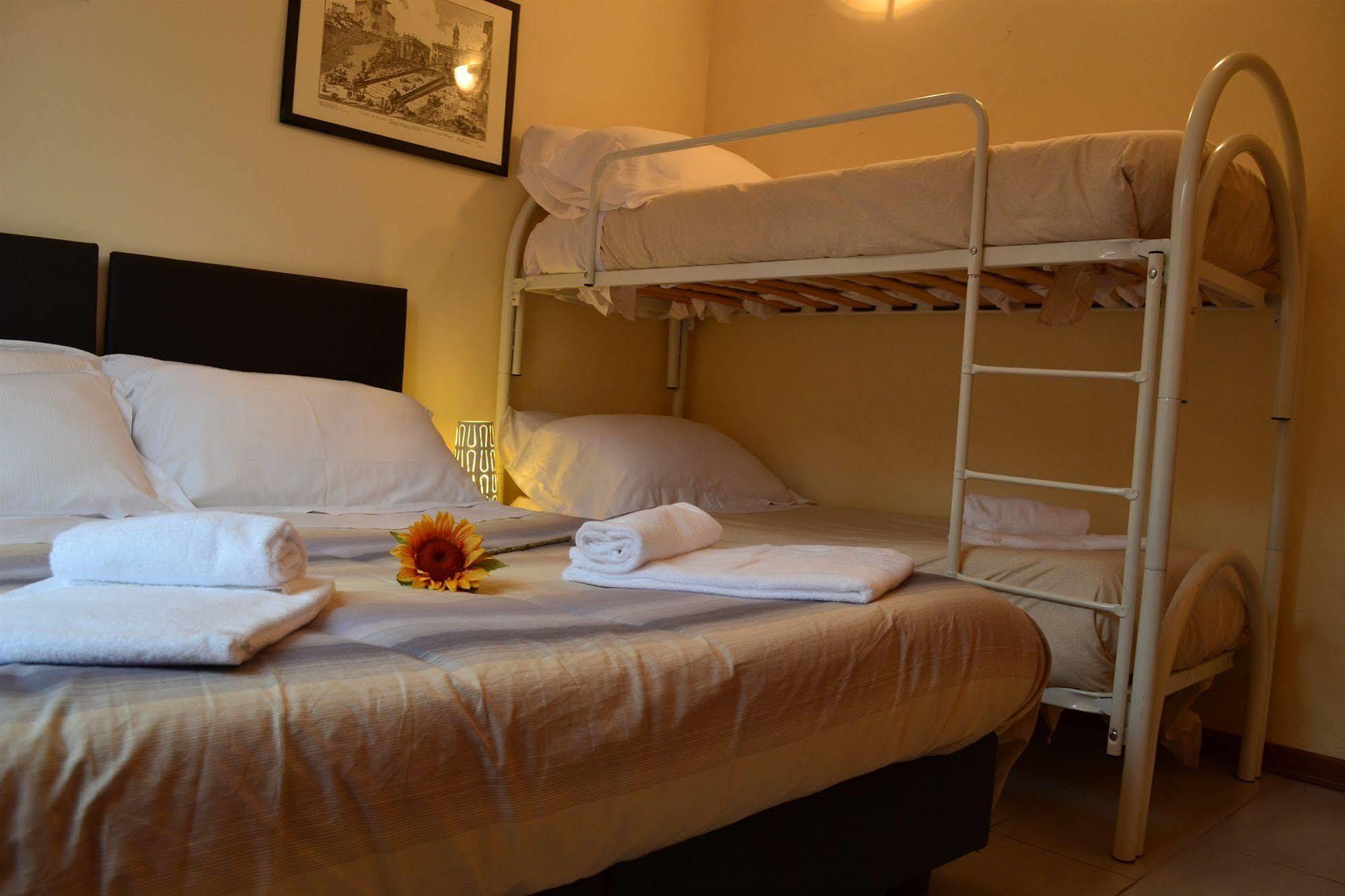 Enjoy Roma Bed & Breakfast ภายนอก รูปภาพ